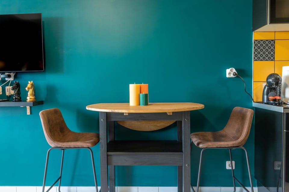 Seating area, Dining area