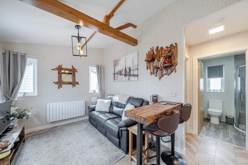 1 Bed Cabin - Sleeps 2 - Pets - 2 Min To Beach Cabin in England