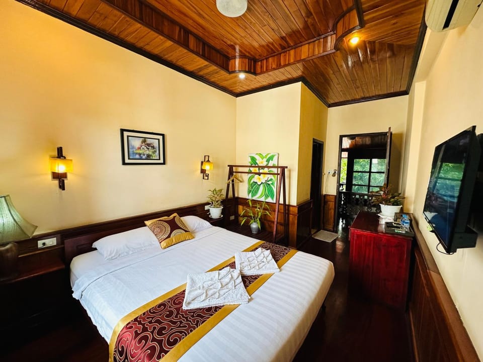 Communal lounge/ TV room, Bed, Bedroom