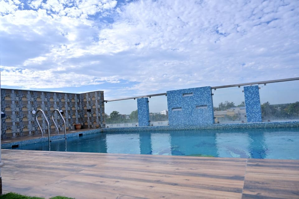 Pool view, Swimming pool