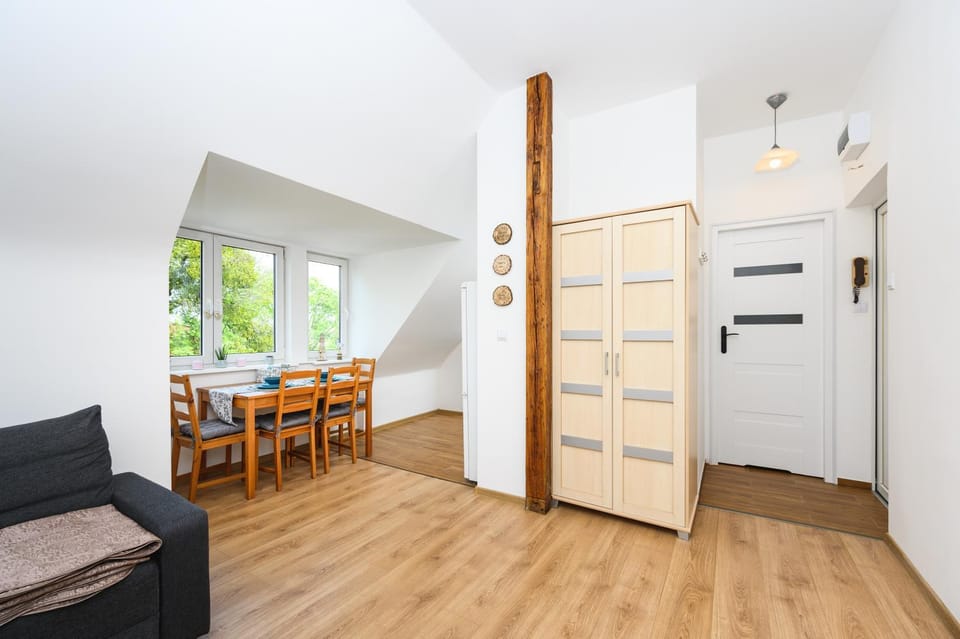 Kitchen or kitchenette, Seating area, Dining area