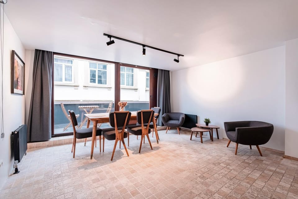 Living room, Seating area, Dining area