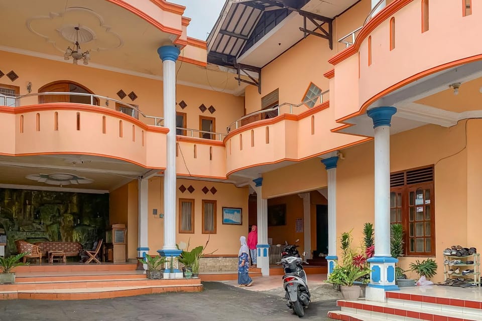 Facade/entrance
