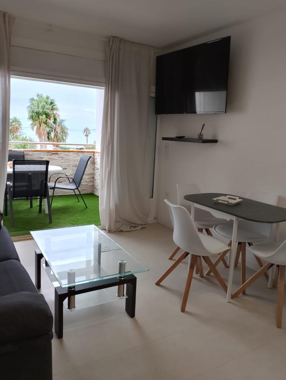 Communal lounge/ TV room, TV and multimedia, Living room