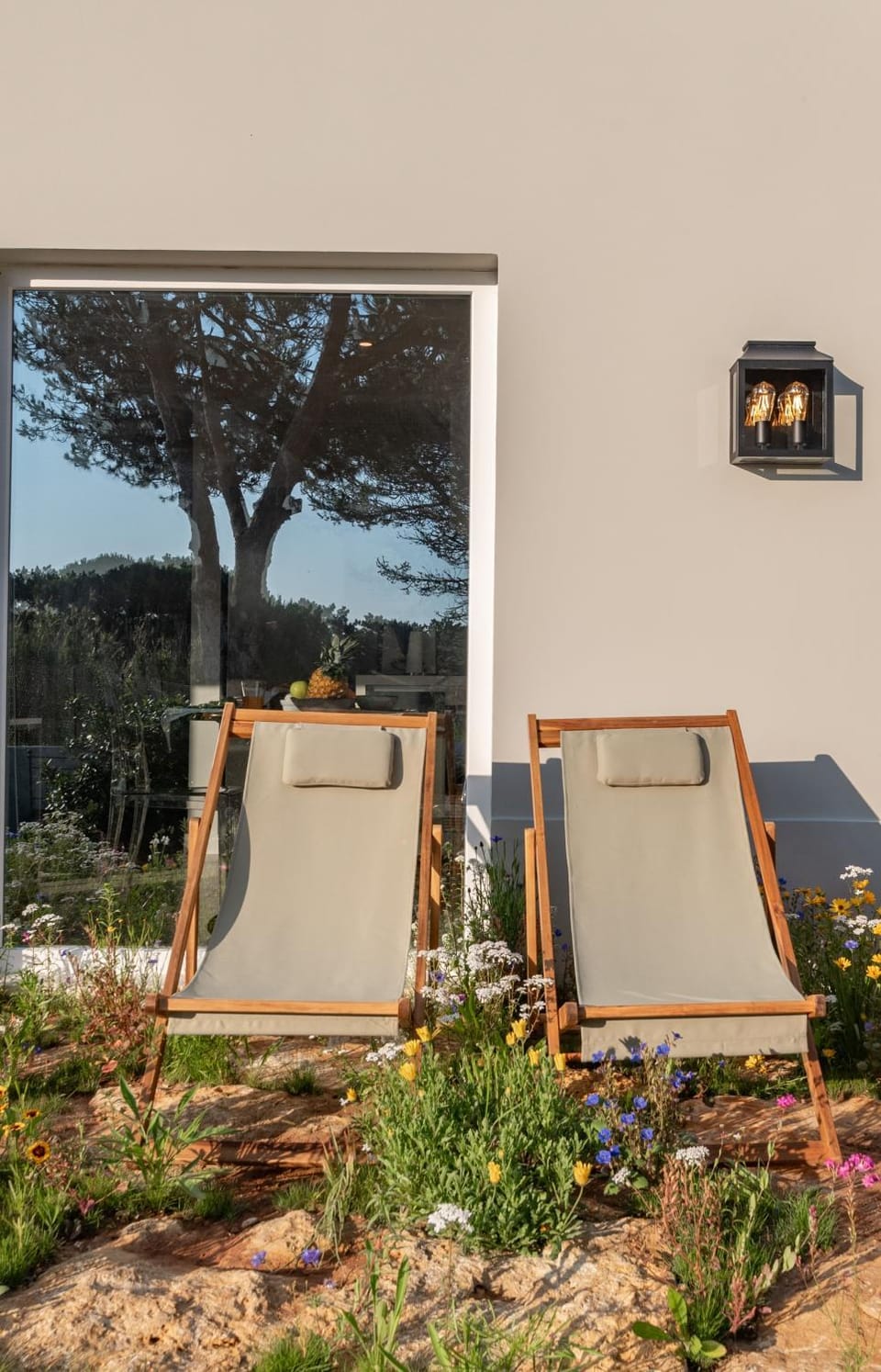 Seating area, Garden view, sunbed