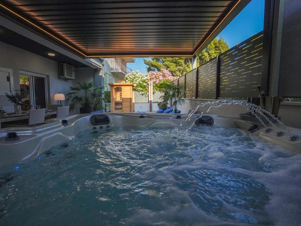 Natural landscape, Hot Tub