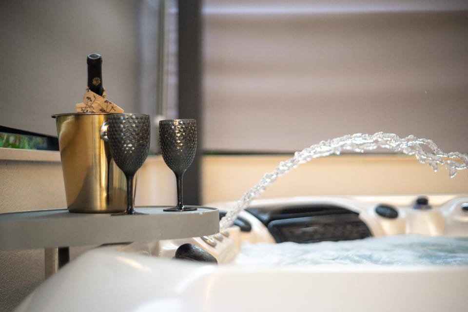 Hot Tub, Drinks