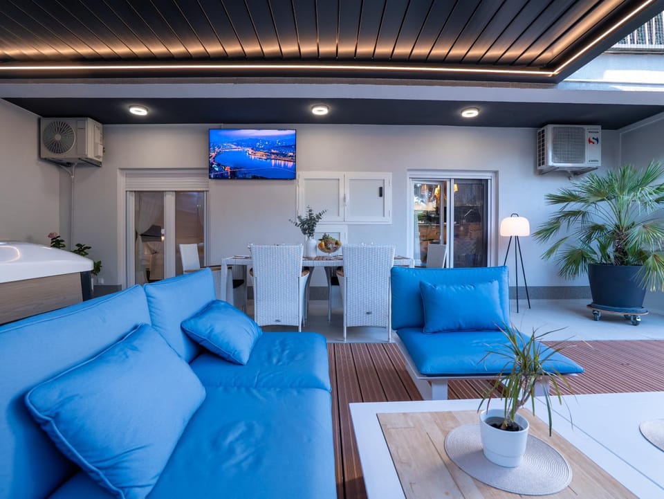 TV and multimedia, Seating area