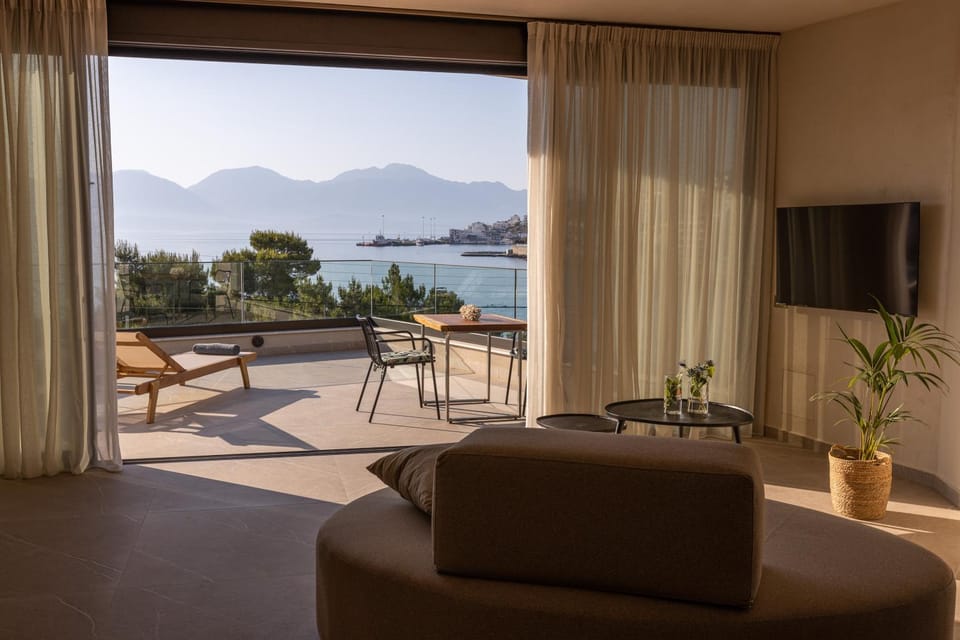 Natural landscape, Balcony/Terrace, Seating area, Mountain view, Sea view