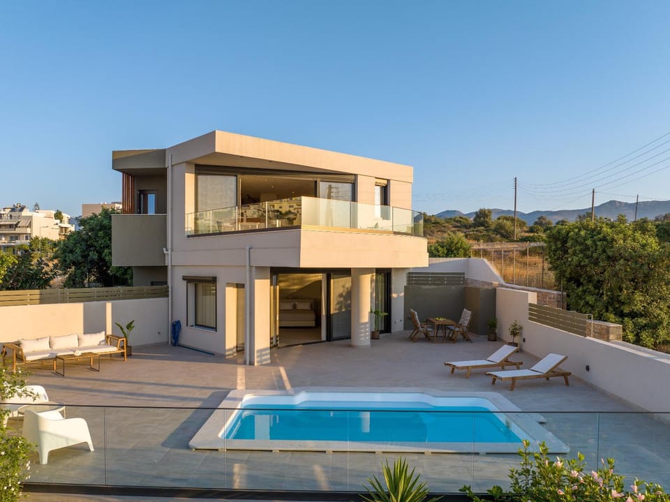 Property building, Patio, Balcony/Terrace, Swimming pool