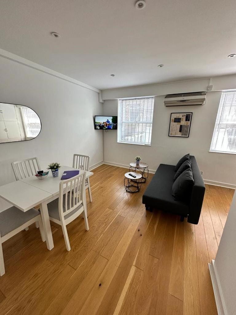 2B Soho Studios by Indigo Flats Sleeps 4 Apartment in City of Westminster