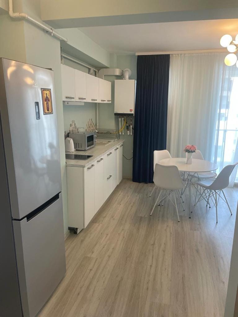 Kitchen or kitchenette, Dining area, minibar, stove