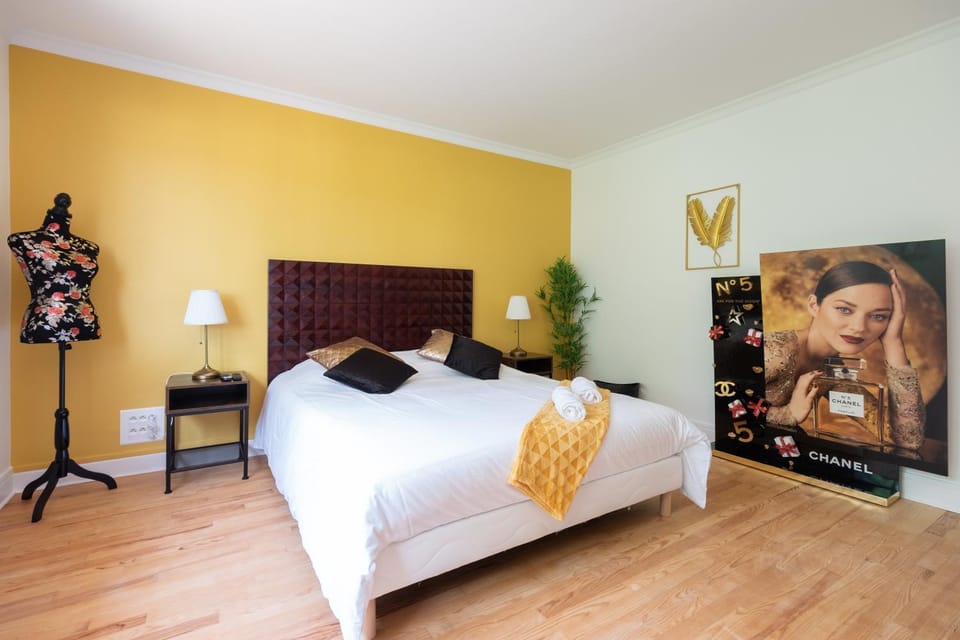 Photo of the whole room, Bedroom