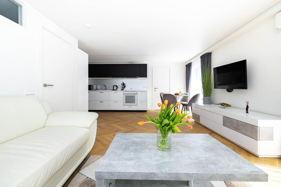 Communal lounge/ TV room, TV and multimedia, Seating area, Dining area, Evening entertainment