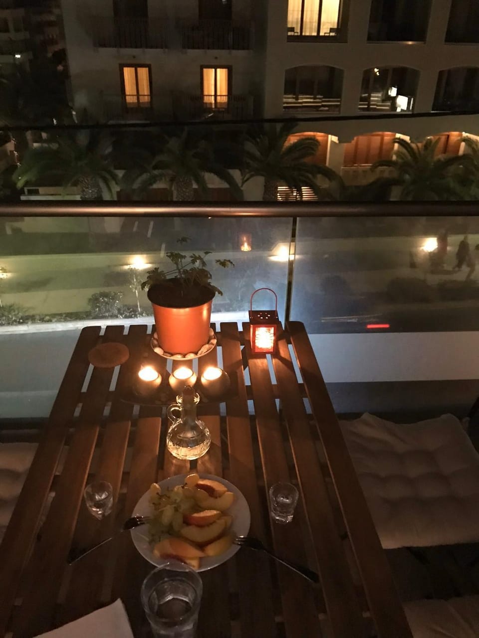 Night, View (from property/room), Balcony/Terrace, Food and drinks, Seating area, Dining area