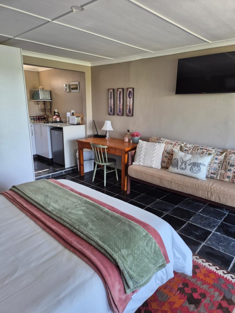Kitchen or kitchenette, Seating area