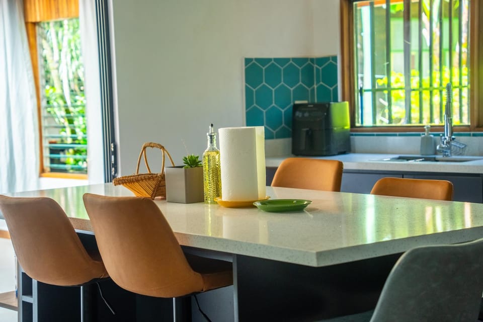 Coffee/tea facilities, Kitchen or kitchenette, Dining area