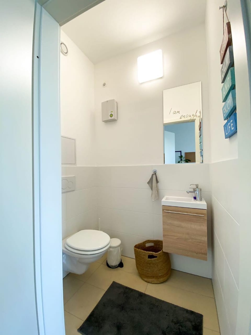 Toilet, towels