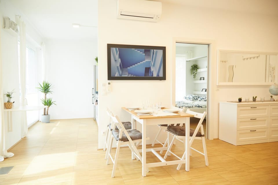 TV and multimedia, Dining area
