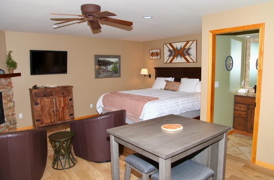 Bed, TV and multimedia, Bedroom, fireplace