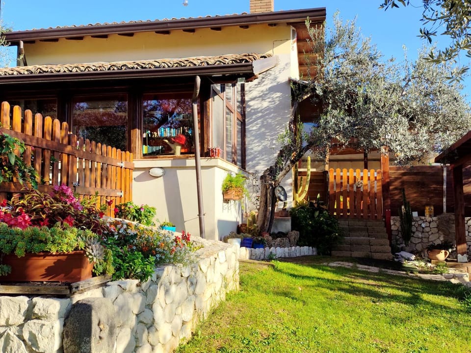 "La casetta" indipendente, con ampio spazio verde House in Lazio