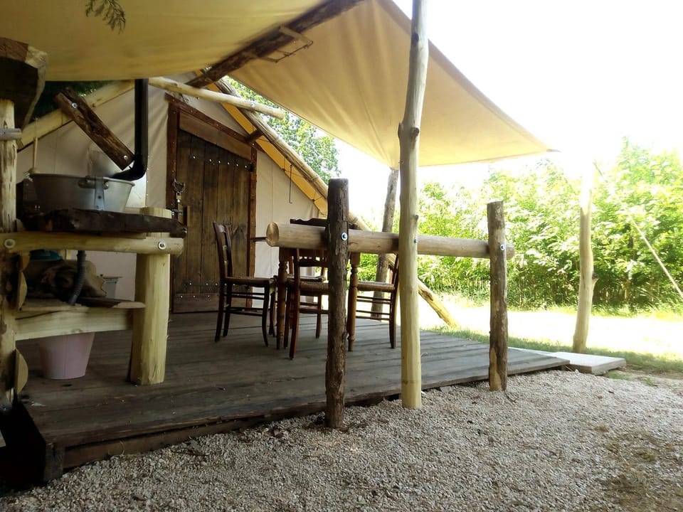 Patio, Dining area