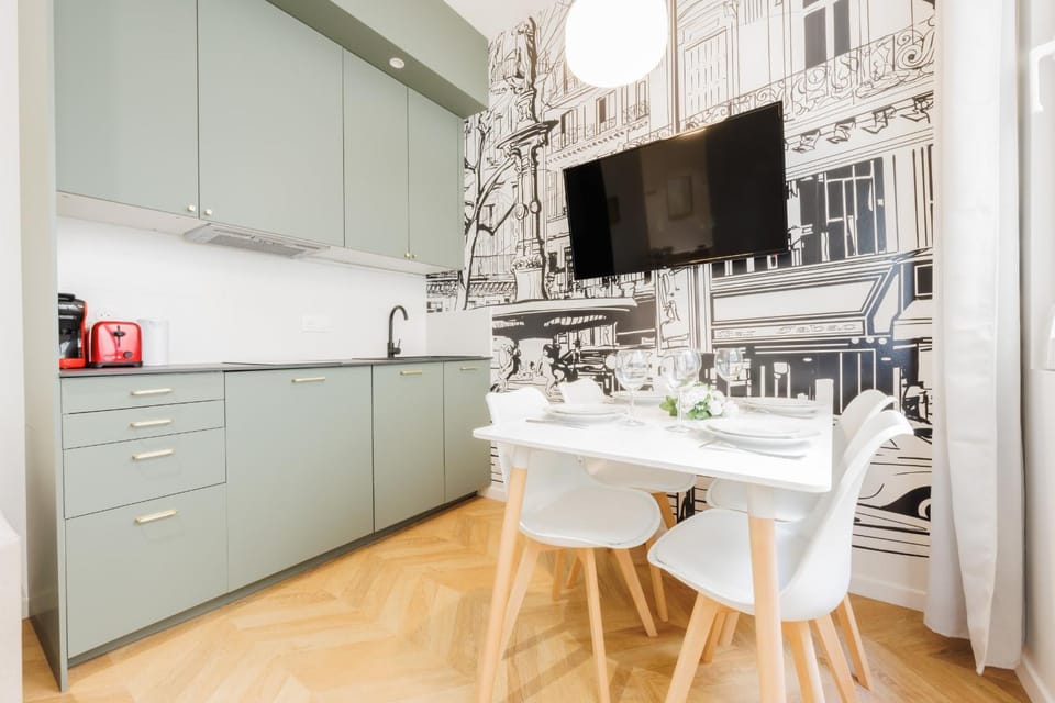 Kitchen or kitchenette, Dining area, stove