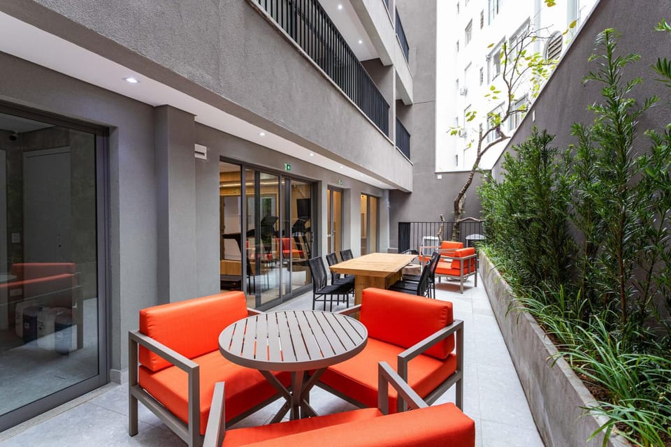 Property building, Patio, Day, Balcony/Terrace, Seating area, Area and facilities