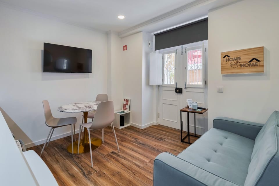 TV and multimedia, Living room, Dining area