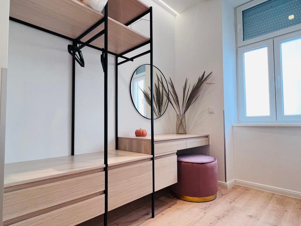 Bedroom, wardrobe