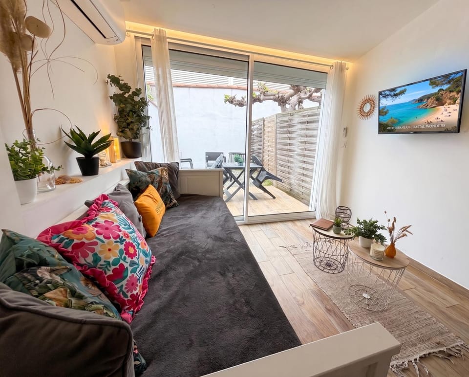 Charmant appart avec jardin privé wifi et clim - proche mer -1 Apartment in Canet-en-Roussillon