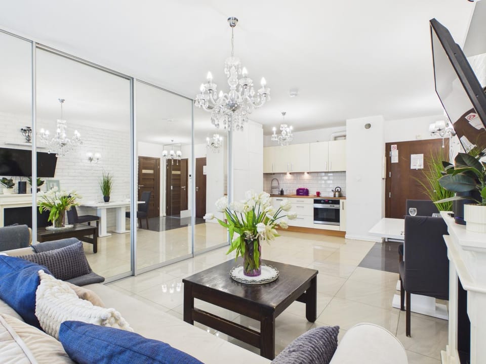 TV and multimedia, Kitchen or kitchenette, Living room, Seating area