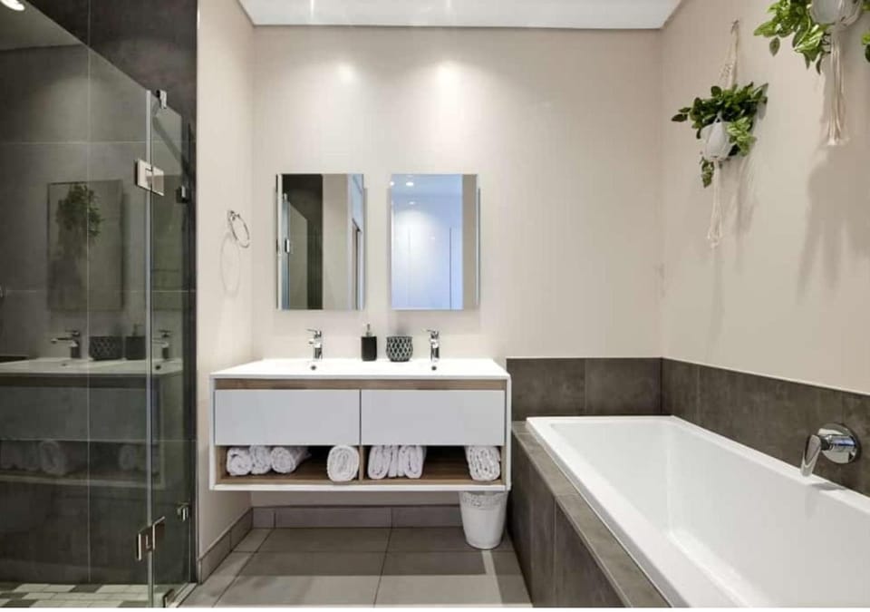 Shower, Bathroom, Bath, towels