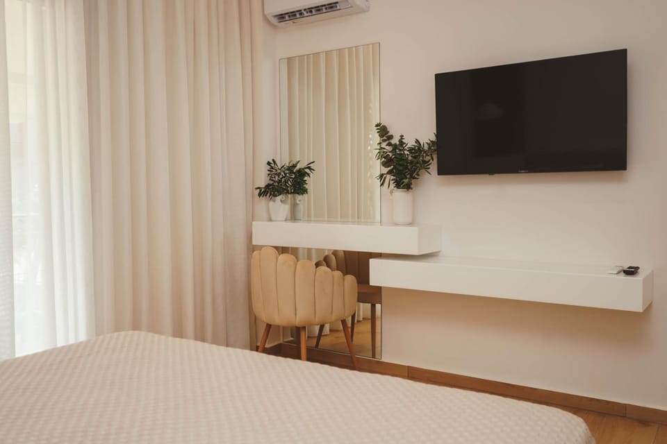Bed, TV and multimedia