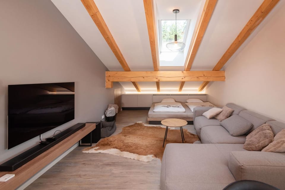Bed, TV and multimedia, Living room, Seating area