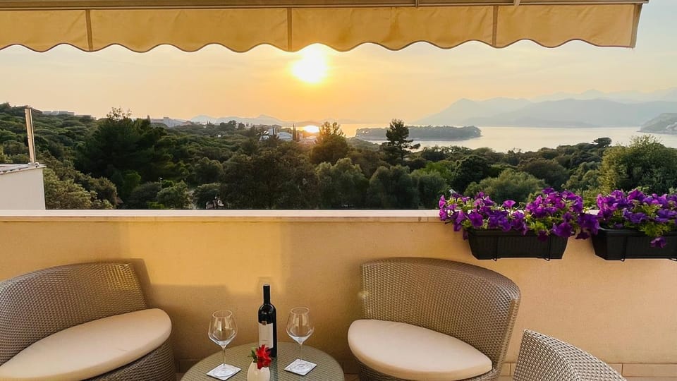 View (from property/room), Balcony/Terrace, Sea view