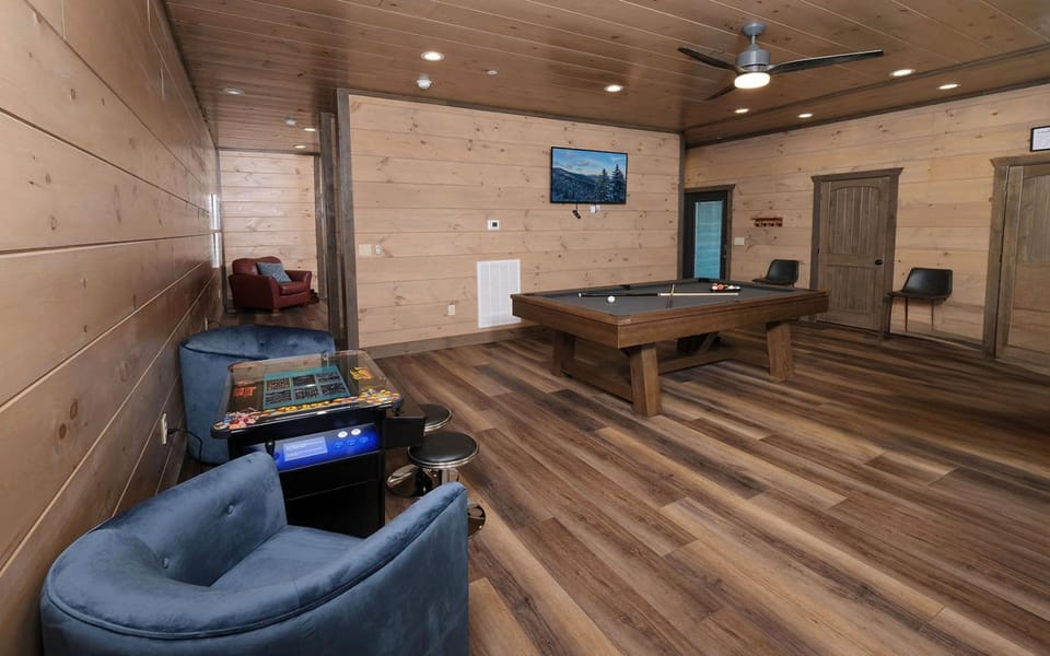 Grace Place - Private Indoor Pool, Hot Tub, Views, Theater, and more! House in Pigeon Forge