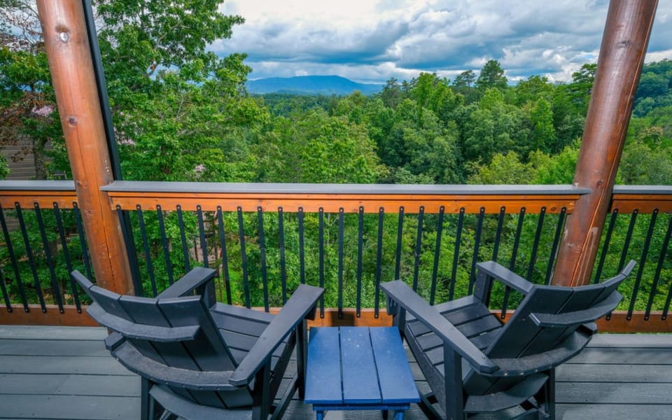 Grace Place - Private Indoor Pool, Hot Tub, Views, Theater, and more! House in Pigeon Forge