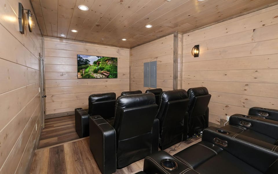 Grace Place - Private Indoor Pool, Hot Tub, Views, Theater, and more! House in Pigeon Forge