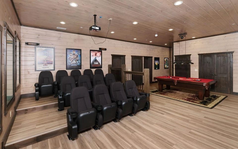 Paradise Mountain Retreat Villa in Pigeon Forge