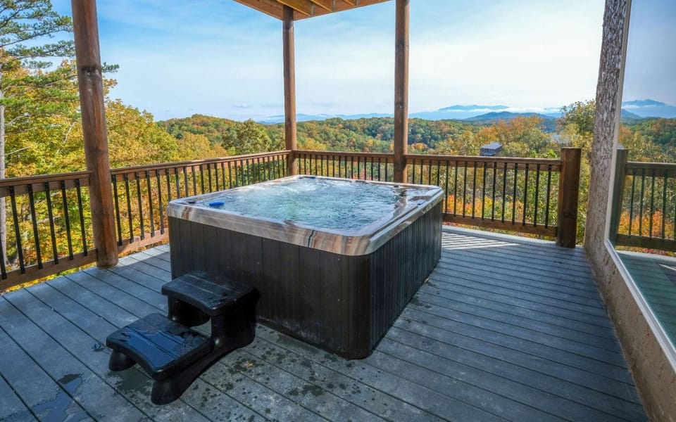 Paradise Mountain Retreat Villa in Pigeon Forge