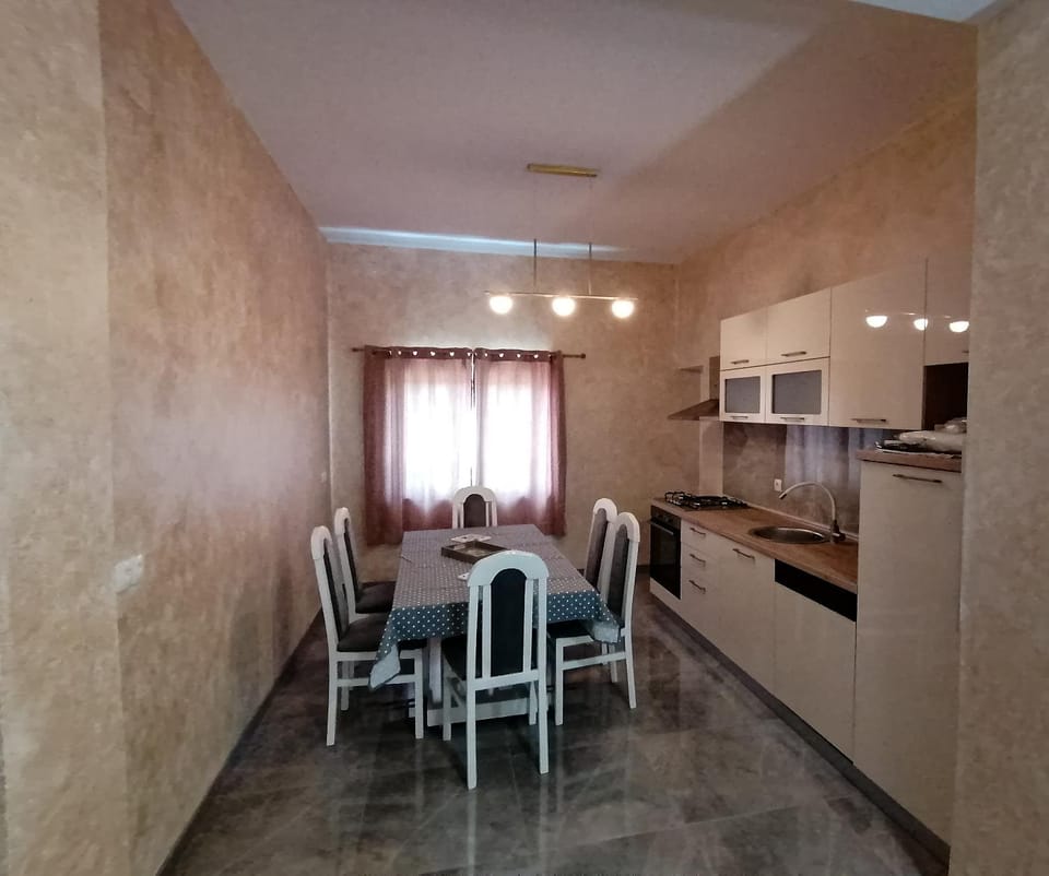 Kitchen or kitchenette, Dining area, pet friendly, stove