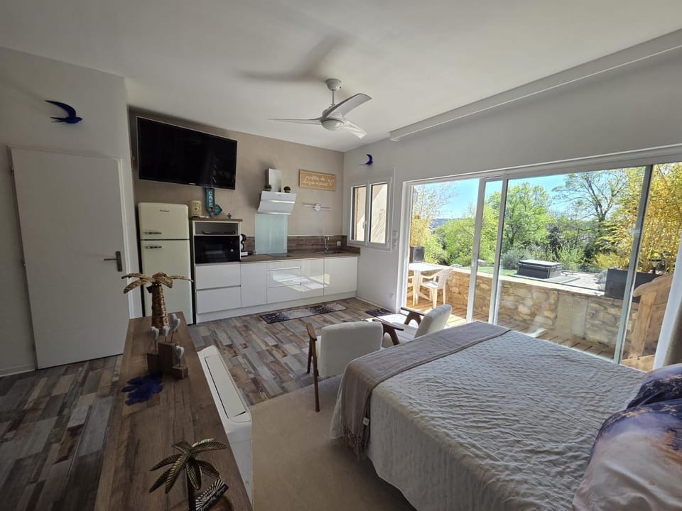 Gîte naturiste avec SPA adult only Apartment in Auvergne-Rhône-Alpes