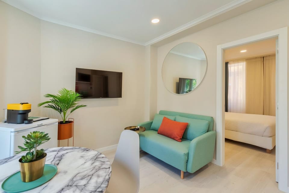 Communal lounge/ TV room, Bed, TV and multimedia, Bedroom