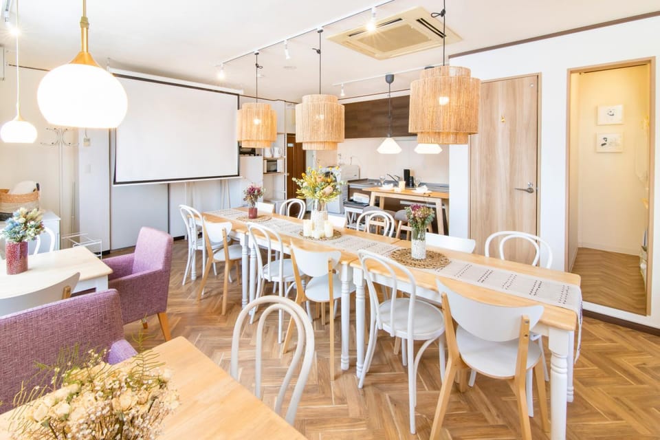 Kitchen or kitchenette, Dining area, minibar, stove, air conditioner