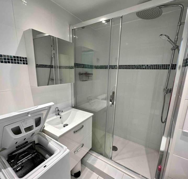 Shower, Bathroom, washing machine