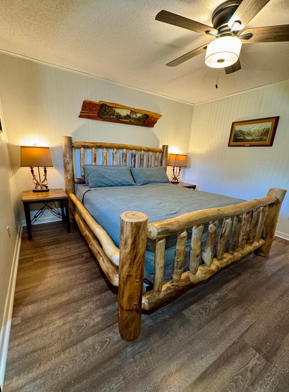 Secluded Upscale Smoky Mountain Retreat w Hot Tub, Game Room, Near The Island House in Pigeon Forge