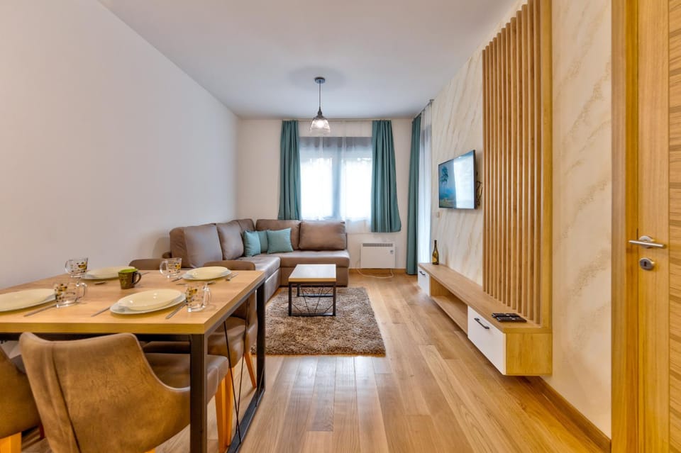 TV and multimedia, Kitchen or kitchenette, Living room, Seating area, Dining area, wardrobe
