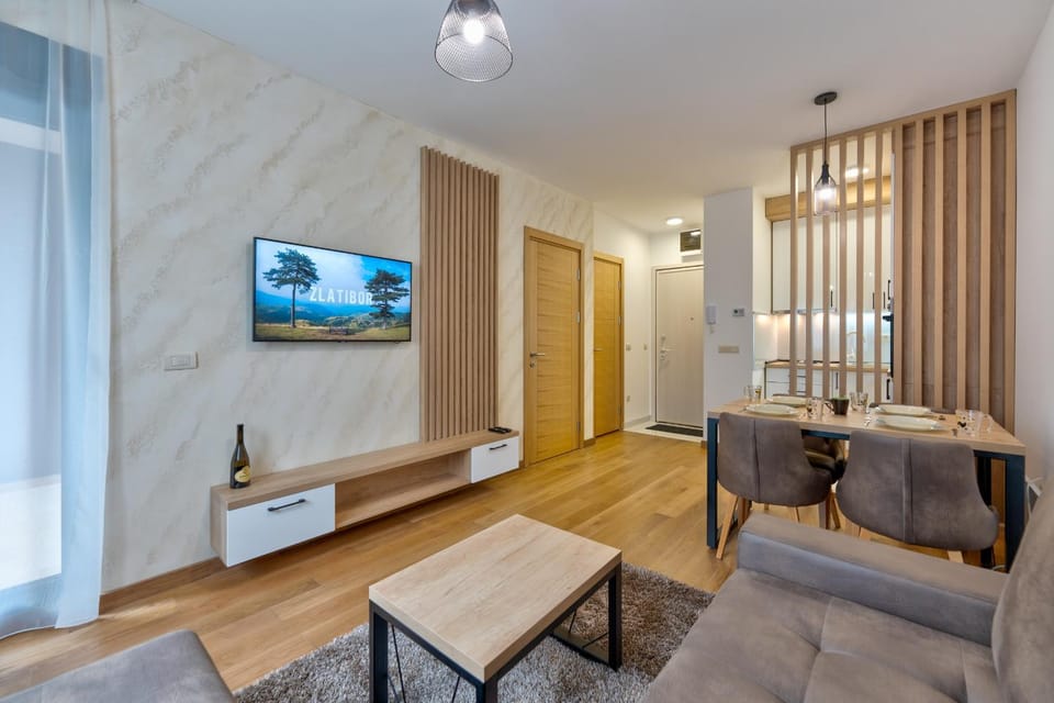 Communal lounge/ TV room, TV and multimedia, Kitchen or kitchenette, Living room, Seating area, Dining area