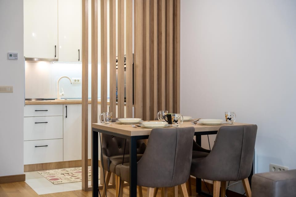 Kitchen or kitchenette, Dining area, stove